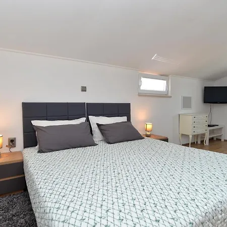 Family Friendly With A Swimming Pool Vodnjan, Fazana - 21040 Apartment