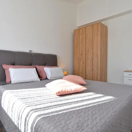 Apartment Family Friendly With A Swimming Pool Vodnjan, Fazana - 21040