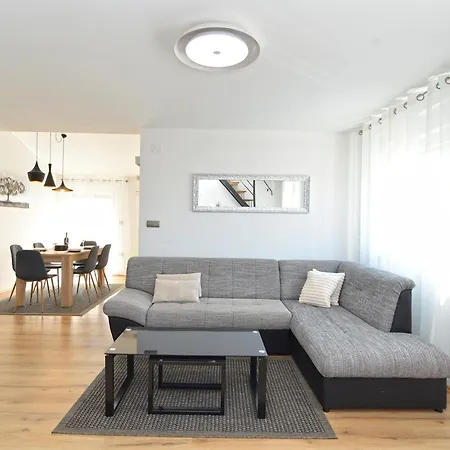 Apartment Family Friendly With A Swimming Pool Vodnjan, Fazana - 21040 Vodnjan