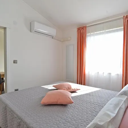 Apartment Family Friendly With A Swimming Pool Vodnjan, Fazana - 21040 Vodnjan