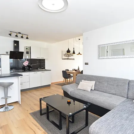 Family-friendly With Swimming Pool Vodnjan, Fazana - 21040 Apartment *